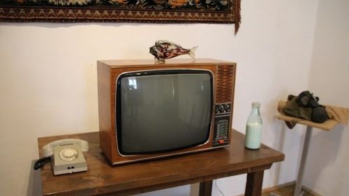 Copiii din Iași, invitați de ziua lor la Muzeul Copilăriei în Comunism / Expoziție cu documente și obiecte din comunism ale unor poeți și prozatori contemporani
