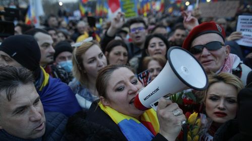 Oficial: Soțul Dianei Șoșoacă, urmărit penal pentru că ar fi agresat un polițist. El a fost pus pus sub control judiciar 60 de zile