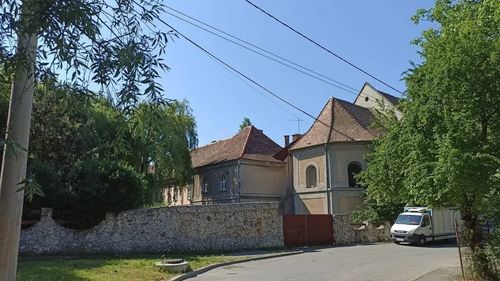 Publicație maghiară: Violurile și abuzurile din casele de copii ale lui Csaba Böjte din Transilvania evidențiază grave disfuncționalități sistemice în funcționarea instituțiilor sociale din România, care nu au fost observate de nimeni timp de zece ani