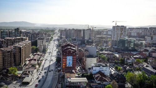 Parlamentul din Kosovo solicită guvernului să înceapă negocierile de aderare la NATO, pe fondul invaziei ruse asupra Ucrainei / Parlamentarii minorităţii sârbe au boicotat mișcarea