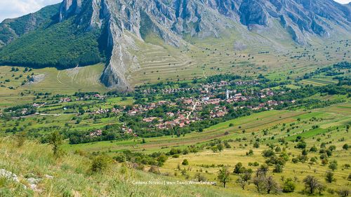 Descoperă natura și istoria în jurul Clujului: Ghid pentru minivacanța de 1 Mai și Paște / Articol scris cu AI