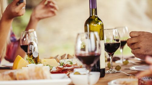 Ce vinuri asociem la o masă tradițională de Paște: 5 experți ne recomandă pairinguri de încercat