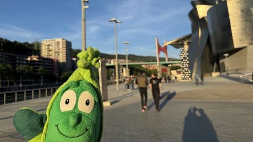 Un rus oferă 20 de mii de euro recompensă pentru cine îi găsește o jucărie de pluș / I-a fost furată, alături de bagaje, în timp ce se afla în vacanță, la Roma / A rămas fără 4 laptopuri, ceasuri, bani și documente, dar îl caută pe Goroshek
