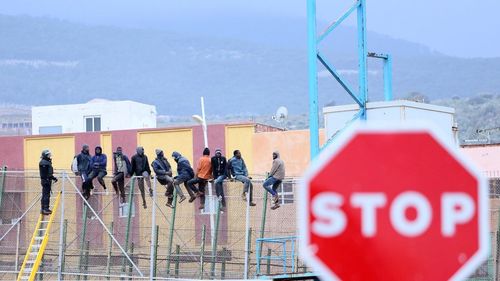 Expulzările de migranţi din SUA generează "preocupări grave", declară un înalt reprezentant al ONU / Sute de migranți au fost trimiși într-o megaînchisoare din El Salvador