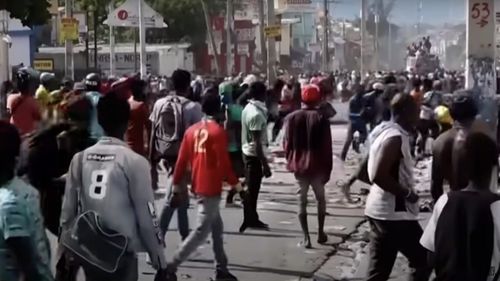 Statele Unite îşi „închid” ambasada din Haiti, în urma unor schimburi violente de tiruri între poliţie şi „bandiţi” în apropierea misiunii