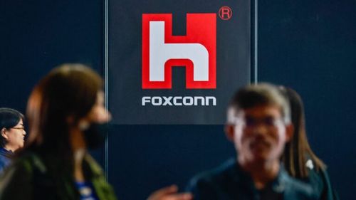 Taiwanezii de la Foxconn raportează venituri record în primul trimestru, impulsionate de cererea puternică pentru AI, şi avertizează asupra riscurilor geopolitice