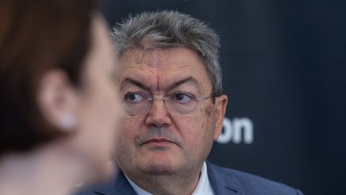 O treime dintre tineri nu ajung în clasa XII-a, deci trebuie să mergem cu Istoria comunismului la clasele VII-VIII, spune Marian Preda, rectorul Universității din București
