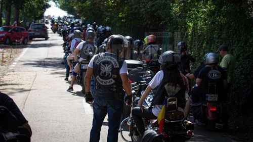 Paradă cu peste 300 de moticicliști la Bucovina Motorfest / A fost premiată cea mai frumoasă motocicletă, cel mai zgomotos motor și cel mai lent motociclist / Concerte Scarlet Aura, Trooper și Iris, sâmbătă seara