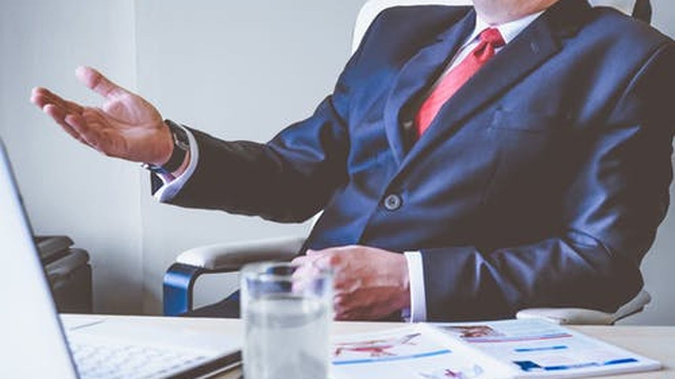 Sindicatele și patronatele bancare & asigurări le cer premierului și ministrului Sănătății să le includă angajații care au contact cu publicul în strategia de vaccinare anti-COVID