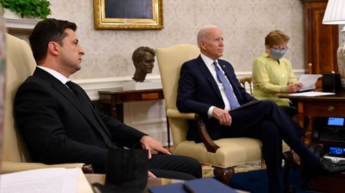 Biden anunță ce a vorbit cu Zelenski după invazia masivă a Ucrainei: ”Mi-a cerut să fac apel la liderii lumii să vorbească clar împotriva agresiunii. Vom continua să oferim sprijin poporului ucrainean”