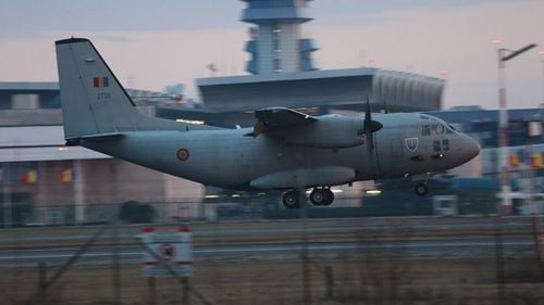 GALERIE FOTO Cum a fost amenajată aeronava militară care i-a adus la București pe românii de pe nava de croazieră Diamond Princess