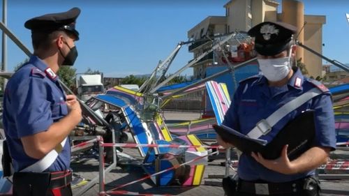 Carusel prăbușit lângă Napoli / O fetiță de 12 ani, transportată la spital