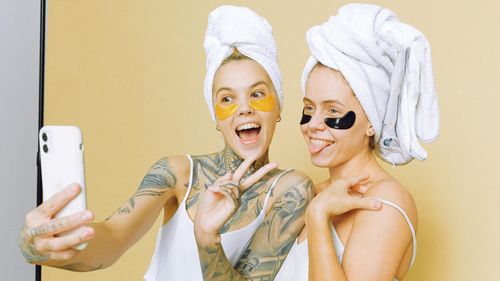 Ziua Surorilor 2025: O celebrare a celei mai tăcute și puternice forme de iubire