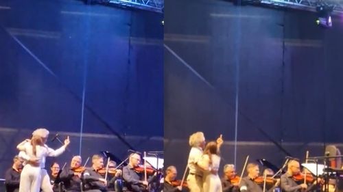 Un artist de la Filarmonica Sibiu le-a arătat colegilor semne obscene de pe scenă, în timpul unui concert /  El este unul din cei nouă angajați care au fost disponibilizați recent / ”A fost o formă de a spune: nu ne puteți lua ceea ce suntem”