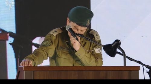 VIDEO Şeful demisionar al spionajului militar israelian îşi cere "iertare" în lacrimi în fața israelienilor pentru că nu i-a protejat pe 7 octombrie:  „Scuzele nu vor putea aduce înapoi pe cei dragi”