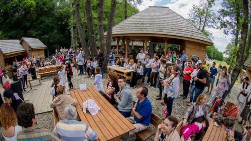 Ziua Jinei, în week-end, în Muzeul Astra din Sibiu / Brânză, bulz, cojoace, bitusi, ţoale, săcătee, hurdoaie de bătut untul și putinee