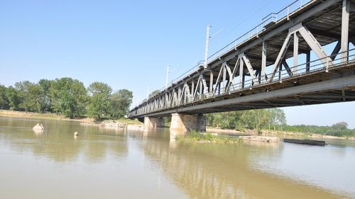 Infrastructură centenară: UMB va construi noul pod peste Siret de la Cosmești pe DN 24 spre vama Albița / Actualul pod peste Siret a fost ridicat acum 100 de ani