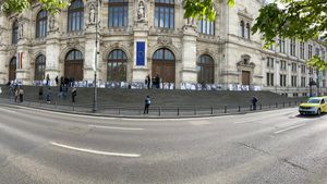 Protest al supraviețuitorilor de la Colectiv în fața Curții de Apel din București. ”Așteptăm ca Justiția din România să facă dreptate”