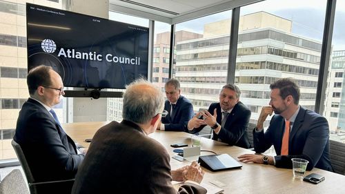 Ministrul Educației se află în vizită în SUA. Daniel David a avut întâlniri cu conducerile FMI, Atlantic Council – think-tank american cu scop de promovare a cooperării atlantice și Congressional Office for International Leadership, agenție a Congresului american