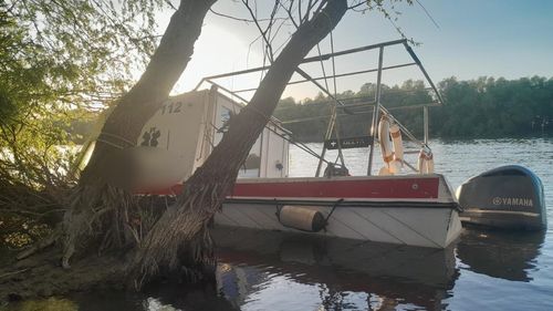 UPDATE Grav accident de navigație, pe brațul Chilia, cu o ambarcațiune a unei ambulanțe private / Mai multe persoane rănite