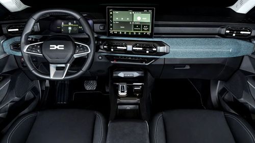 FOTO VIDEO Dacia lansează Striker / E cel mai mare și mai elegant model al său / Mașina de familie va costa sub 25.000 de euro / Trei motorizări electrificate și o premieră cu tracțiune integrală