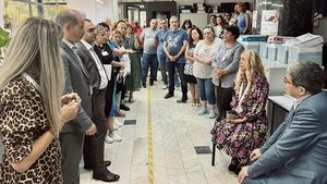 Ministrul Finanțelor, în vizită la trezorerii după proteste: Angajații își primesc salariile și nu vor fi probleme cu plățile/ Nu sunt de acord ca angajații cu venituri foarte mari să primească și beneficii suplimentare