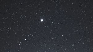 Jupiter și Saturn, cele mai mari planete din sistemul solar, vor străluci ca o ”super planetă” la solstițiul din 21 decembrie. Fenomenul a putut fi observat ultima dată în Evul Mediul și se crede că ”Steaua Betleemului” ar fi o astfel de conjuncție rară