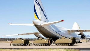 Australia a trimis primele patru din cele 14 transportoare blindate de trupe în Ucraina, ca parte a unui pachet de ajutor de aproape 300 de milioane de dolari