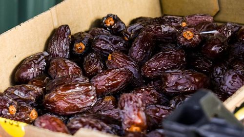 Curmalele devin un superaliment tot mai căutat și se consumă peste tot deși se produc doar în Orientul mijlociu și nordul Africii. Dulceața lor naturală și textura cremoasă le fac din ele și un ingredient ideal în rețete
