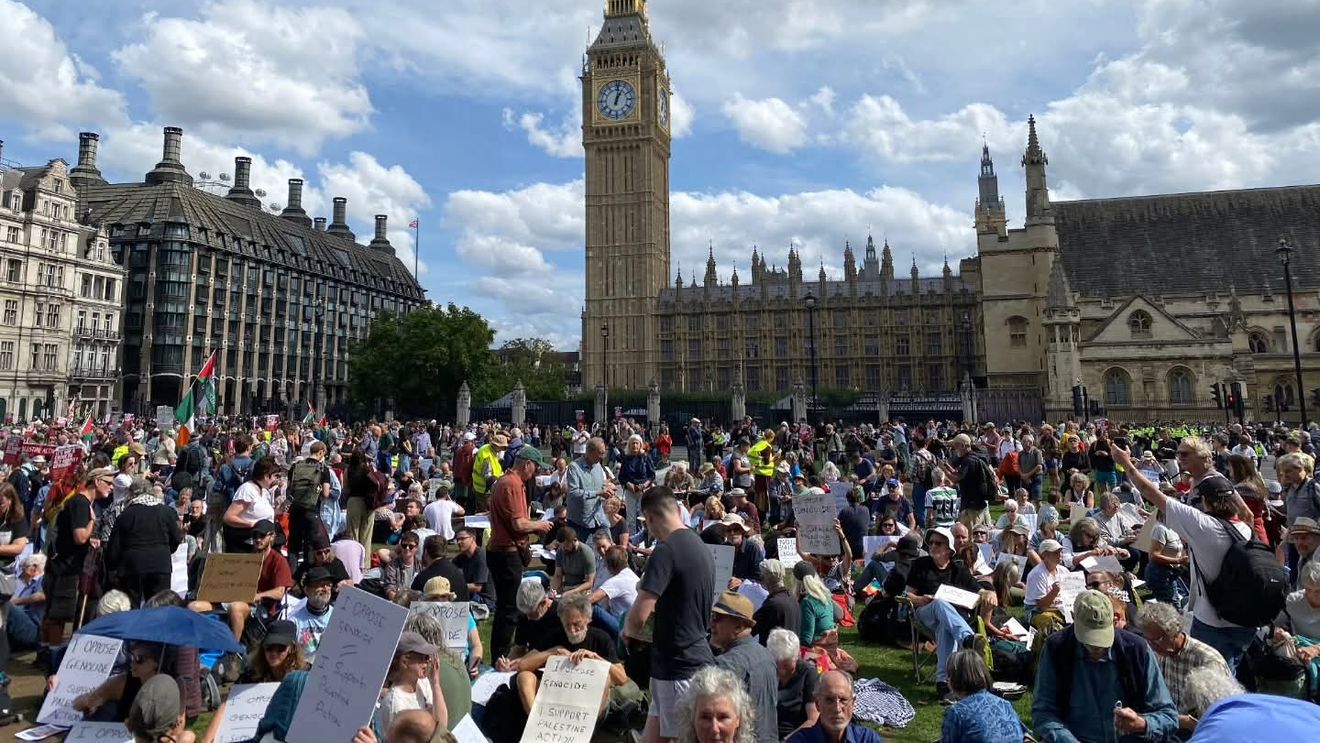 Circa 150 de arestări la o manifestaţie pro-palestiniană organizată la Londra / Poliția avertizase că va aresta pe orice în exprimă sprijinul pentru grupul Palestine Action considerat terorist