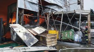 ISU Prahova, despre cauza incendiului de la Brazi: folosirea intenţionată sau din culpă a focului / S-a produs o explozie a unor butelii