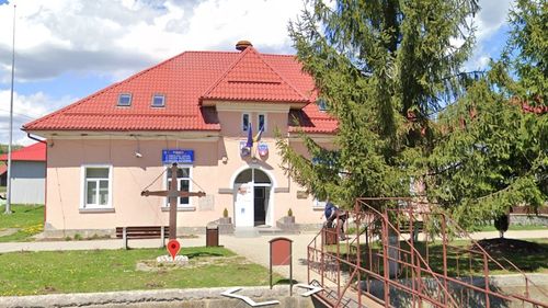 Primarul unei comune din Covasna îi amenință pe cei care nu respectă programul de muncă în folosul comunității că le va demola casele / Acestea sunt construite ilegal pe un teren al localității / ”Am zis că trebuie să își cunoască și obligațiile, nu doar drepturile”