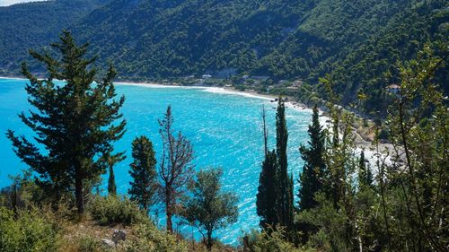 Peisaje naturale, parcuri subacvatice și arhitectură antică: Trei insule grecești mai puțin cunoscute de vizitat în acest an