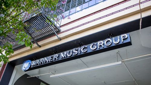 Warner Music Group și Paramount Pictures au încheiat un acord pe mai mulți ani pentru realizarea de filme de lung metraj inspirate din viața artiștilor și compozitorilor WMG