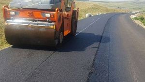O firmă cu sediul într-o garsonieră de la etajul 10 a dat lovitura în acest an: Contracte publice de 145 de milioane de euro pentru întreținerea drumurilor
