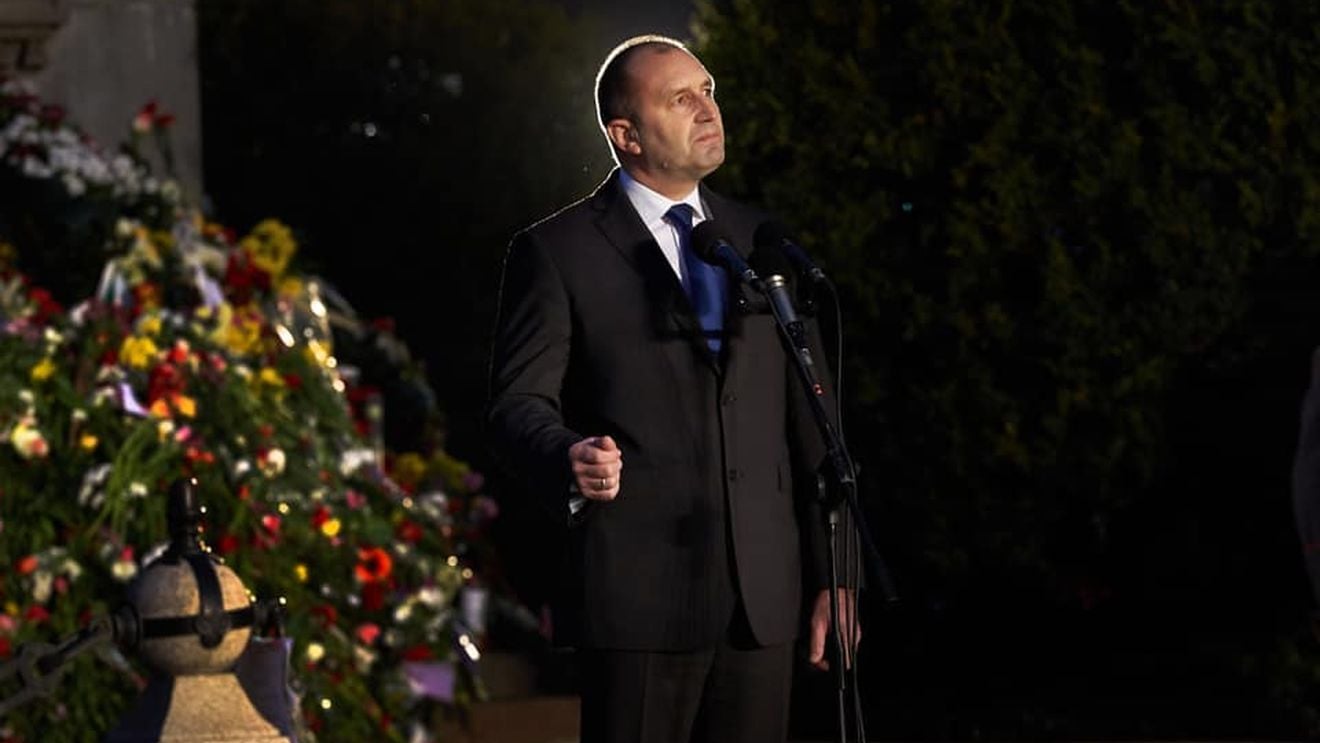 Președintele Bulgariei blochează achiziția a opt avioane F-16; Rumen Radev prefera avioanele Gripen produse de suedezi