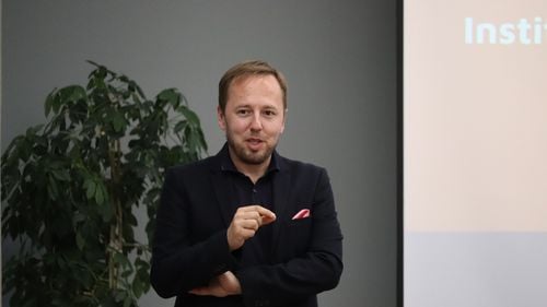 EXCLUSIV Secretarul de stat Radu Szekely, expert într-un proiect pe fonduri europene al Ministerului Educației, în parteneriat cu Alexandru Cumpănașu. Szekely: Asta nu știam, sincer