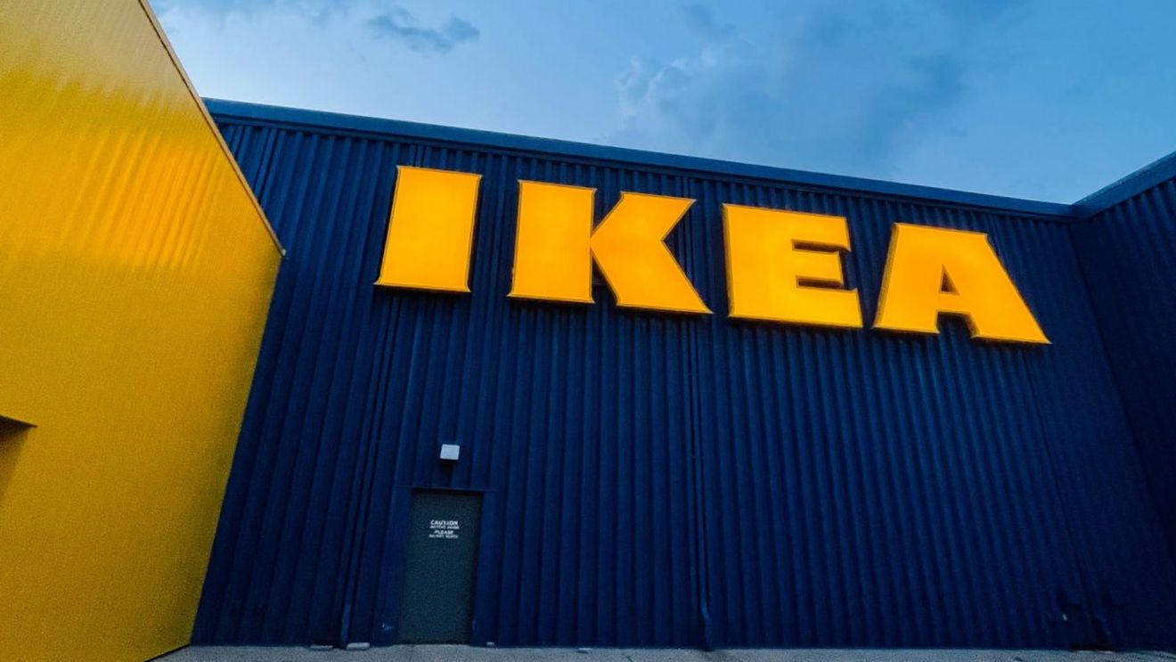 Ikea confirmă majorarea cu 10% a prețurilor în magazinele din Marea Britanie