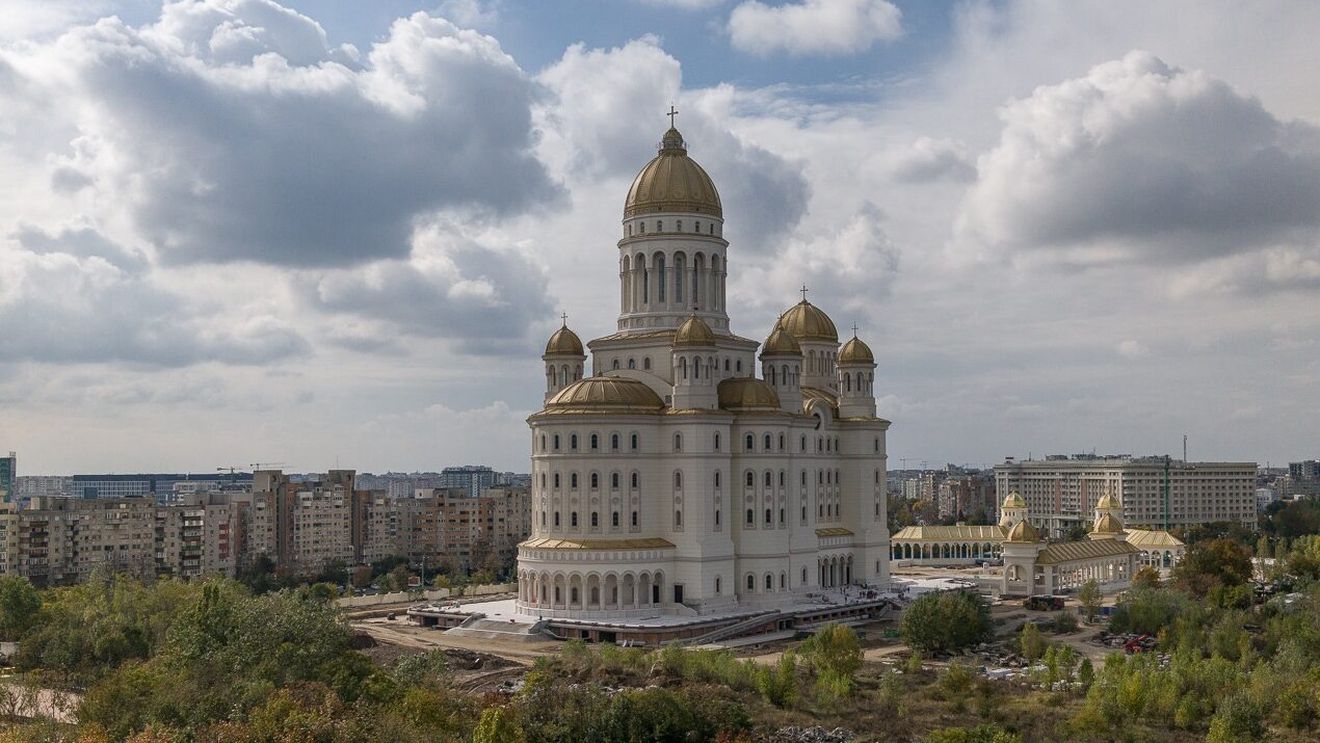 Patriarhia Română: Slujbele de Paști nu se vor desfășura la Catedrala Națională / Se continuă aici lucrările de pictură
