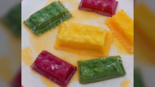 VIDEO I Ravioli în forme de Lego. Ideea aproape genială a unui chef londonez de origini poloneze, Mateo Zielonka, îndrăgostit de pastele italiene și cunoscut pe rețele sociale ca The Pasta Man