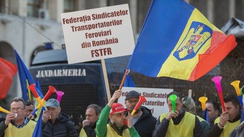 Miting de protest al sindicaliștilor în fața Ministerului Transporturilor