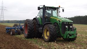 Agricultorii și producătorii de echipamente agricole se luptă pentru „dreptul de a repara” utilajele / Fermierii tineri, cu resurse limitate, sunt afectați cel mai mult de situație