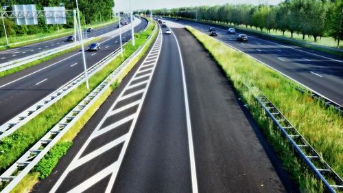 Măsuri extreme în Olanda pentru reducerea poluării: viteza maximă pe autostrăzi a fost limitată la 100 km/h