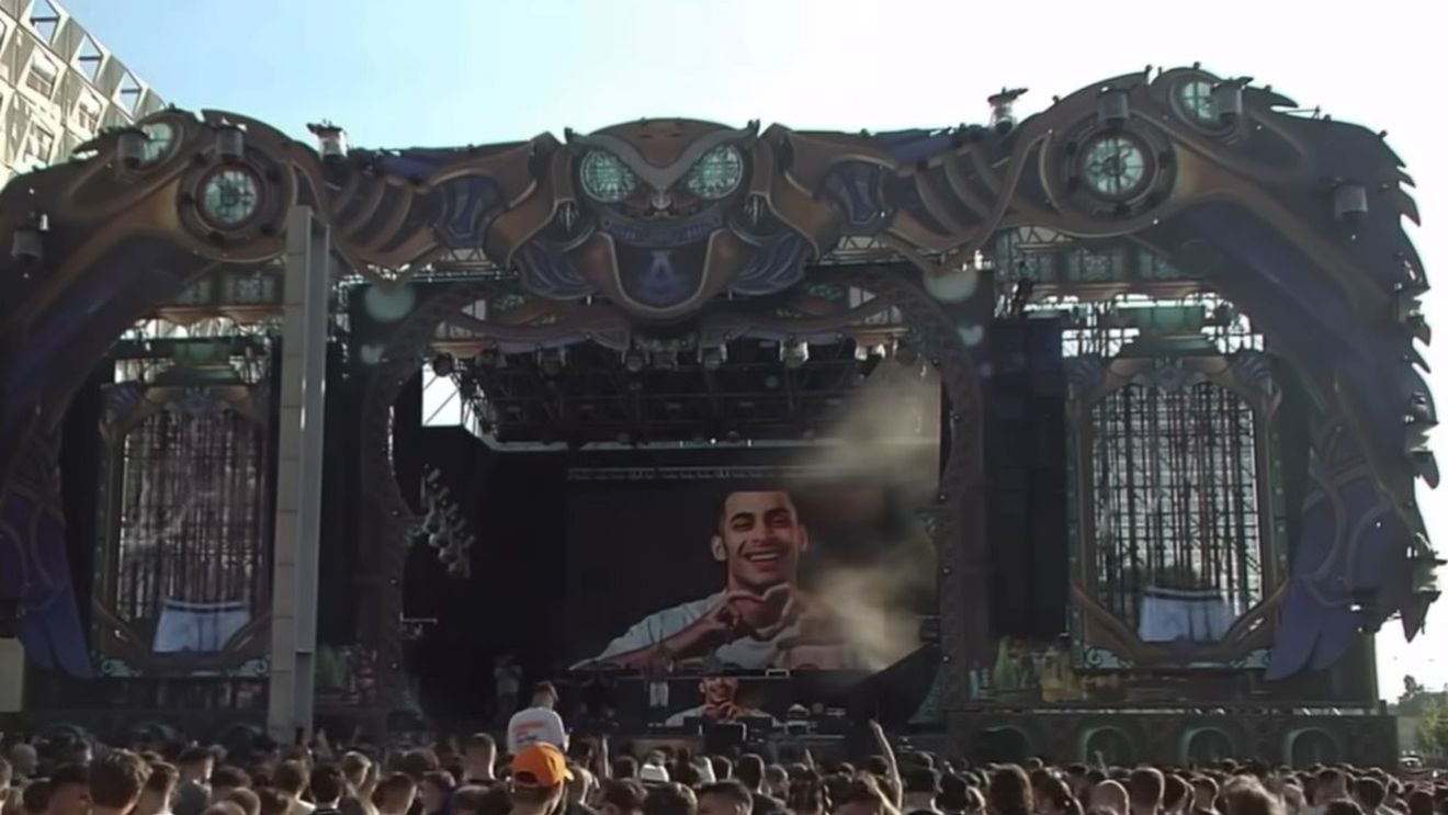 VIDEO Val de proteste online după ce festivalurile Untold și Electric Castle au invitat cântăreți de trap cu mesaje violente anti-femei, discriminatorii la adresa romilor și care fac apologia drogurilor