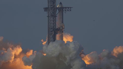 Pierde NASA cursa spre Lună? Toate privirile sunt îndreptate spre mega-racheta care va fi lansată în această noapte