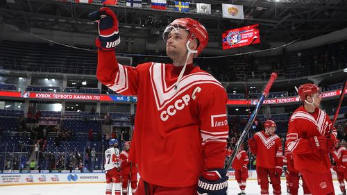 Echipa națională de hochei a Rusiei a stârnit indignare când a purtat tricouri cu URSS în timpul unui meci cu Finlanda, pe fondul tensiunilor tot mai mari dintre Kremlin și Occident/ Hochei, sportul preferat al lui Vladimir Putin