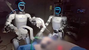 Premieră în medicină: Roboți umanoizi au realizat o intervenție chirurgicală pe un pacient viu