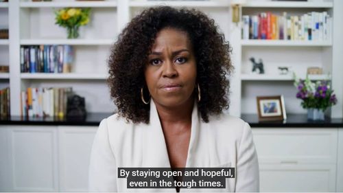 VIDEO Michelle Obama, către absolvenți: Nu lăsați niciodată pe cineva să vă spună că sunteți prea furioși sau că trebuie să tăceți / 3+1 lecții de la fosta primă doamnă a SUA, la cel mai mare banchet de absolvire organizat vreodată, online pe Youtube