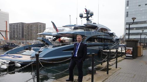 Un iaht de lux în valoare de 38 de milioane de lire sterline, cu piscină şi cramă, aparţinând unui oligarh rus a fost interceptat și reținut în Marea Britanie