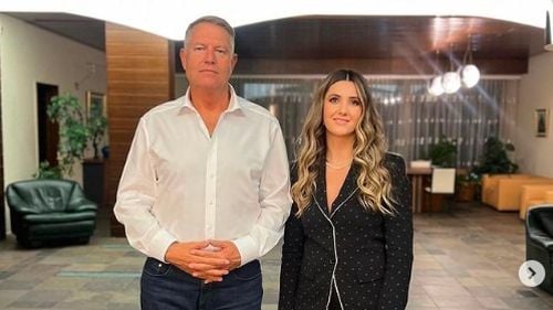 Cine îl tunde pe Iohannis. Președintele s-a fotografiat în salon cu hairstylista sa